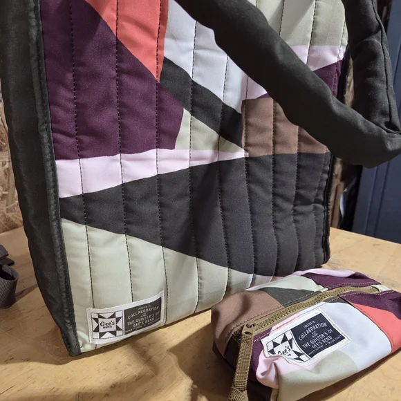 Stylish Green Quilted Women's Bag With Accessory Bag (2 Pc.) - Picture 2 of 7